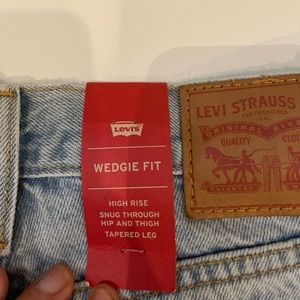 Levi’s wedgie fit jeans size 24